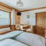 Montana ゲストハウス 3*